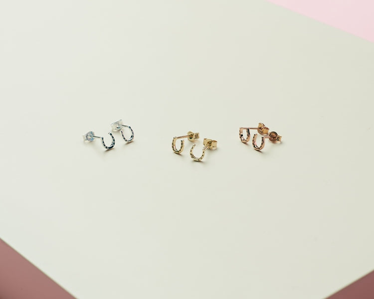Karen walker stg mini horseshoe studs
