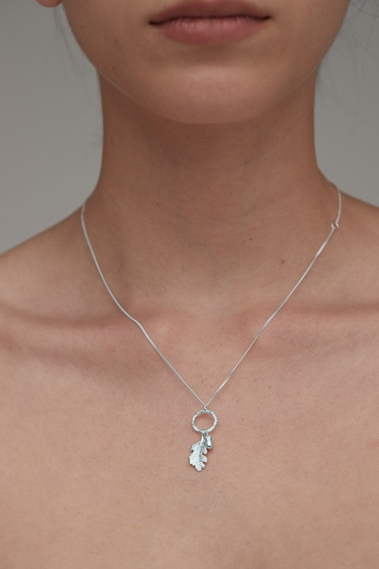 Karen walker stg acorn & leaf loop necklace