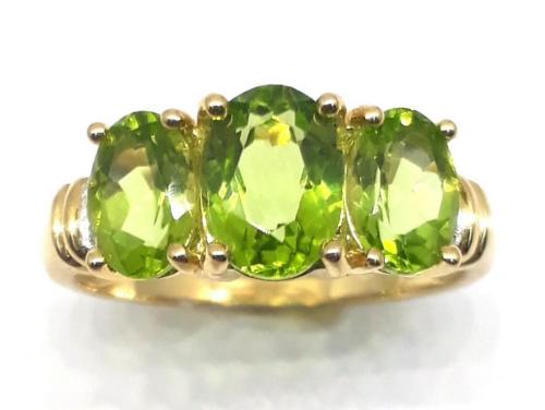 9ct 3 Peridot Diamond Ring image