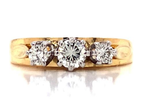 18ct Three Diamond Ring TDW 0.34ct image
