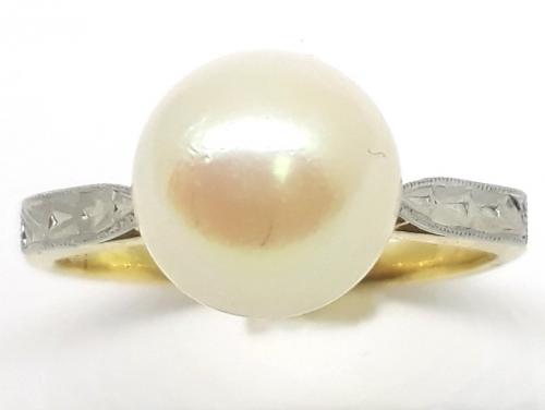 18ct/Platinum Cultured Pearl Ring image