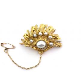 18ct Cultured Pearl Scallop Shape Brooch image