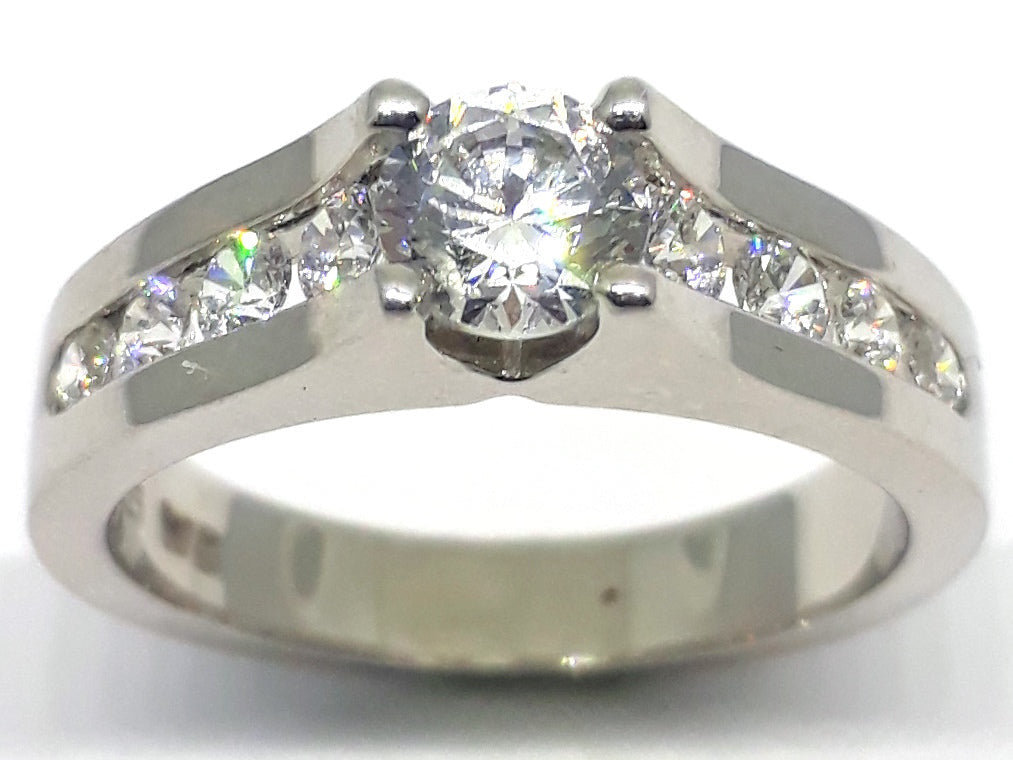 090885 9ct white gold solitaire ring with channel set shoulder stones
