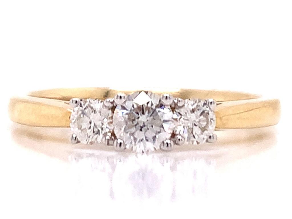 091193 9ct three diamond ring tdw 0