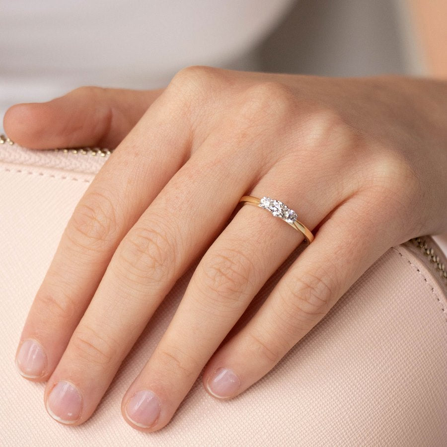 9ct three diamond ring tdw 0