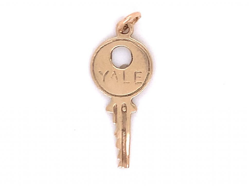 3712524 9ct yale key charm
