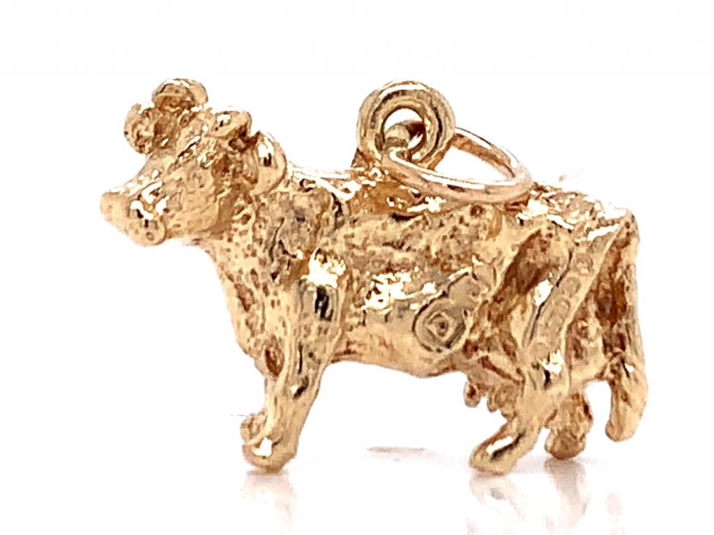 3713321 9ct cow charm
