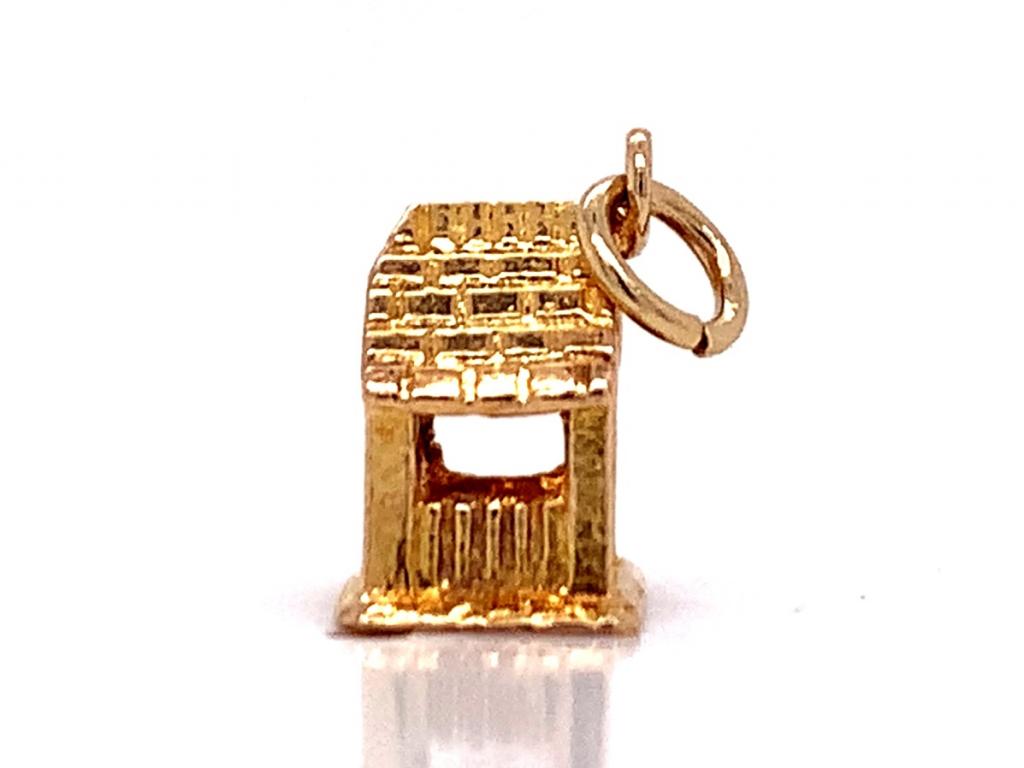 9ct stable charm