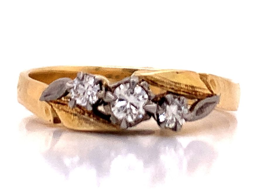 3810458 18ct three diamond ring tdw 0