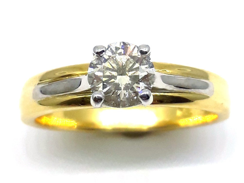 3810468 18ct diamond ring