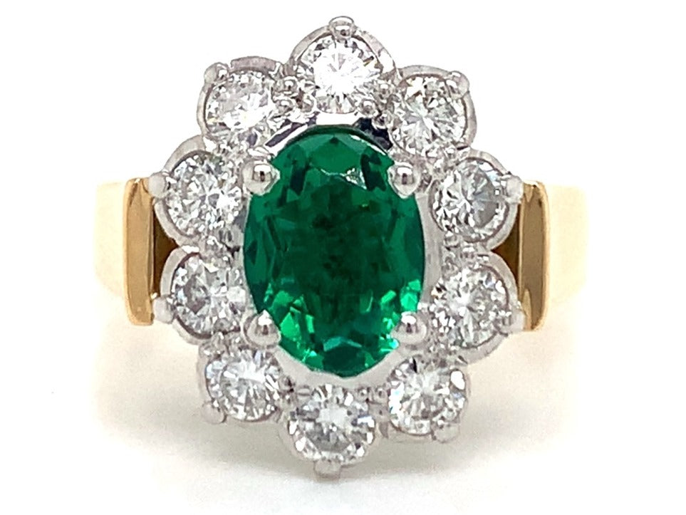 3810921 18ct green glass diamond cluster ring tdw 2