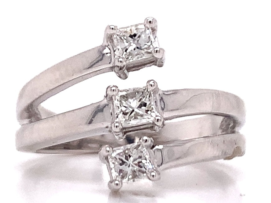 3811063 18ct white gold three diamond twist ring tdw 0