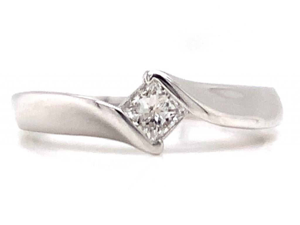 3811147 10ct white gold diamond solitaire ring tdw 0