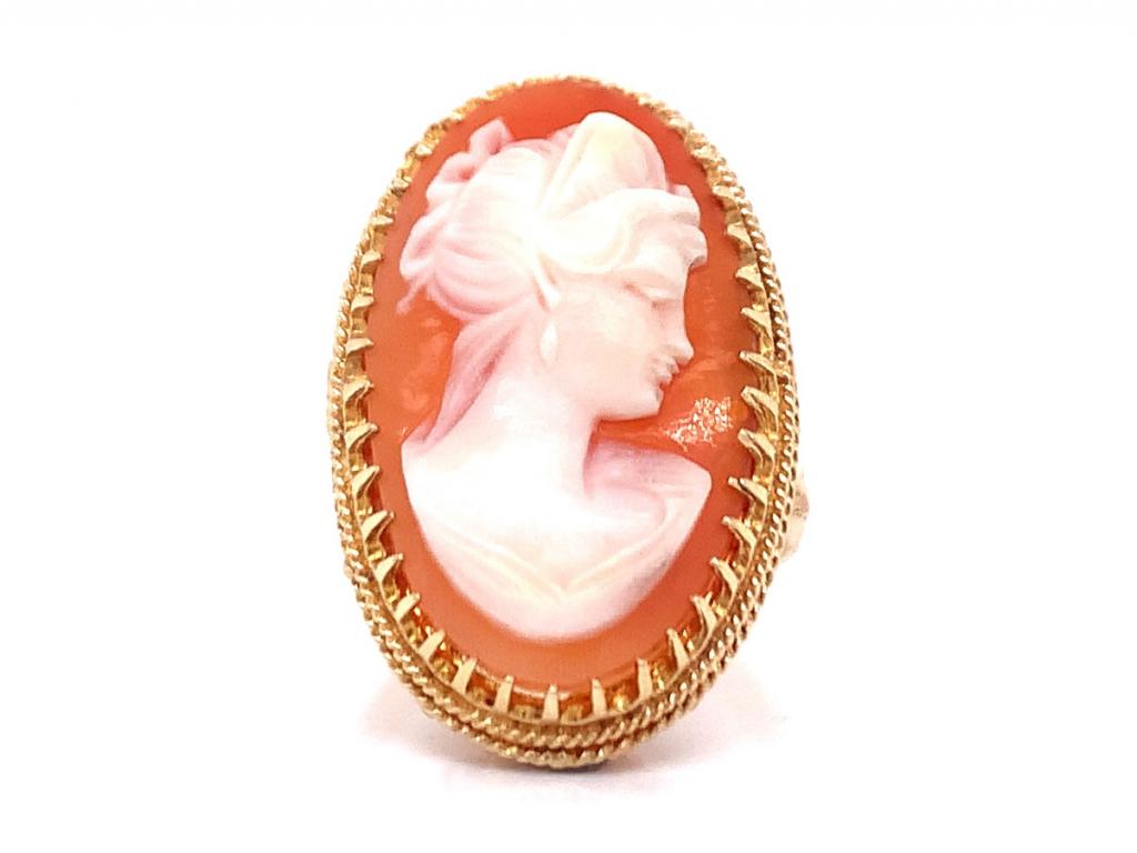 3811239 9ct oval cameo ring