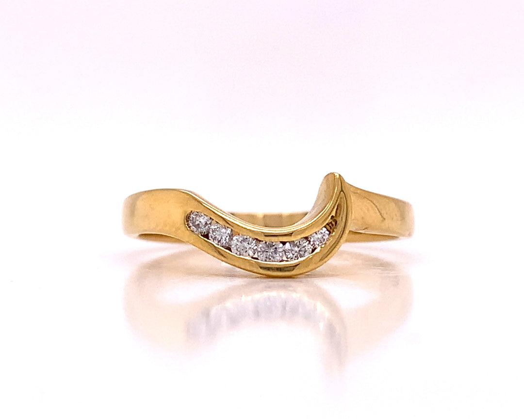 18ct Diamond Curved Ring TDW 0.11ct