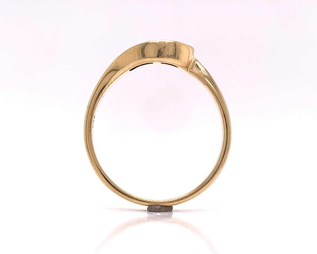 18ct Diamond Curved Ring TDW 0.11ct