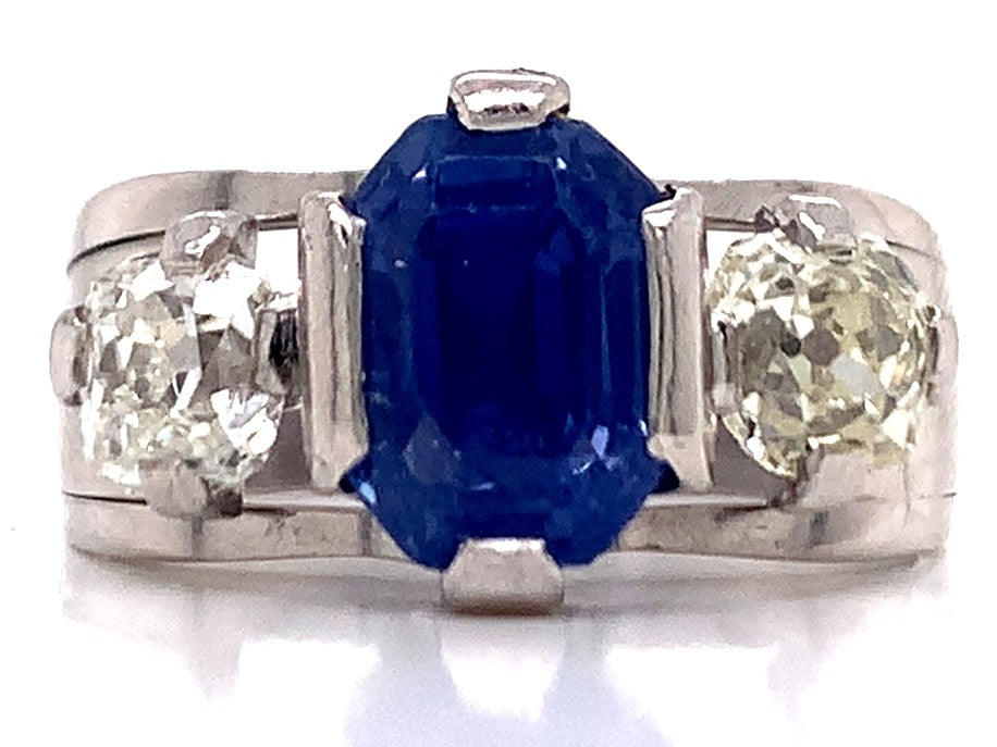 18ct White Gold Sapphire Two Old Mine Cut Diamond Ring