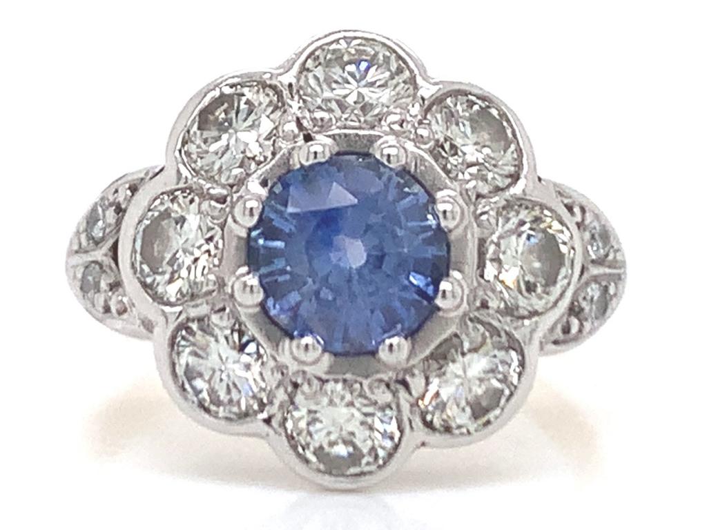 3811359 18ct sapphire diamond cluster ring tdw 1