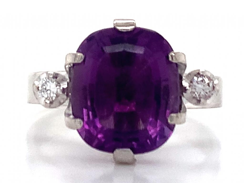 3811839 18ct white gold amethyst two diamond ring