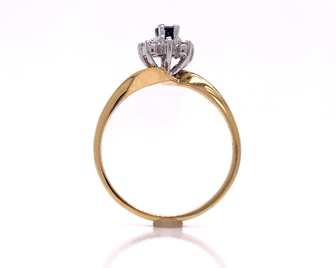 18ct Sapphire Diamond Ring