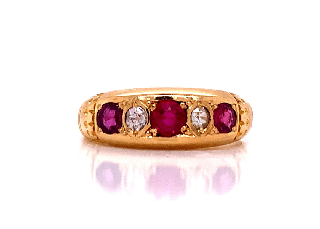 18ct Ruby Synthetic Ruby Diamond Ring TDW 0.10ct