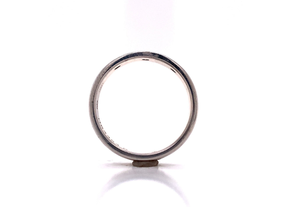 18ct white gold sapphire two diamond ring
