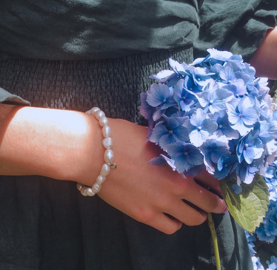 La pierre stg white keshi pearl stretch bracelet