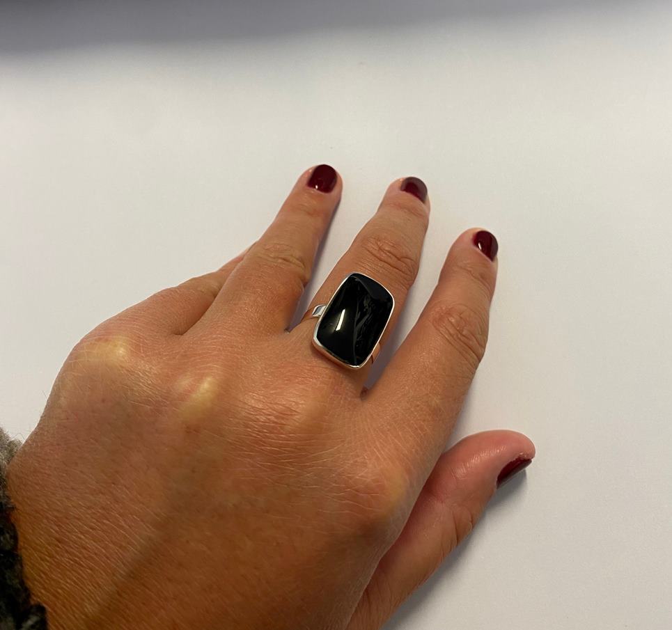 La stele stg black onyx rectangle ring