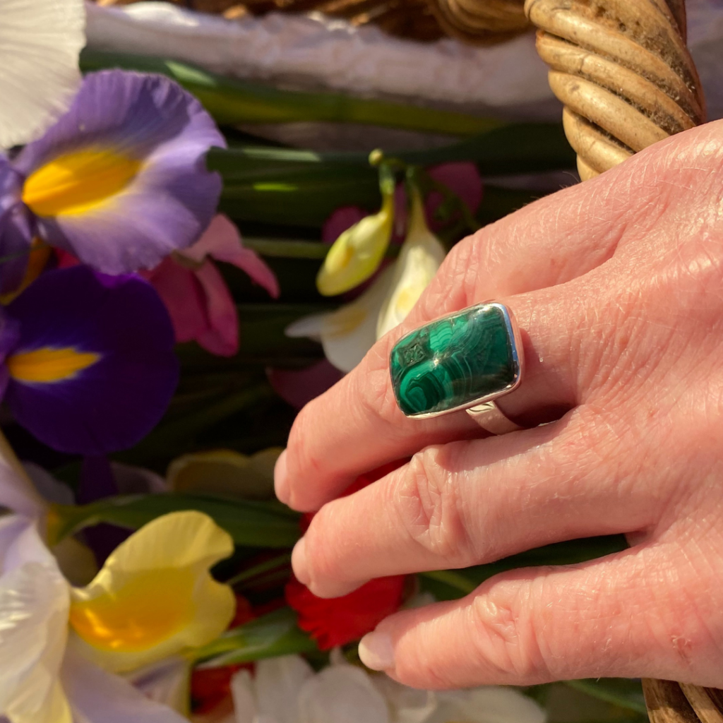 La stele stg green malachite rectangle ring