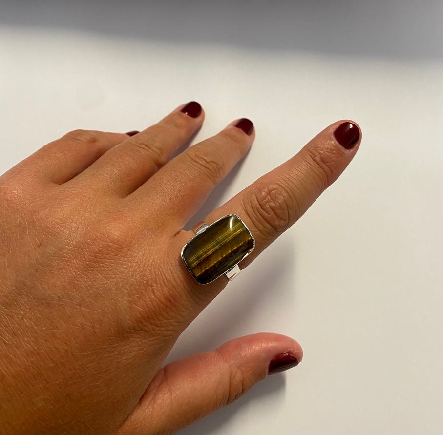 La stele stg tigers eye rectangle ring