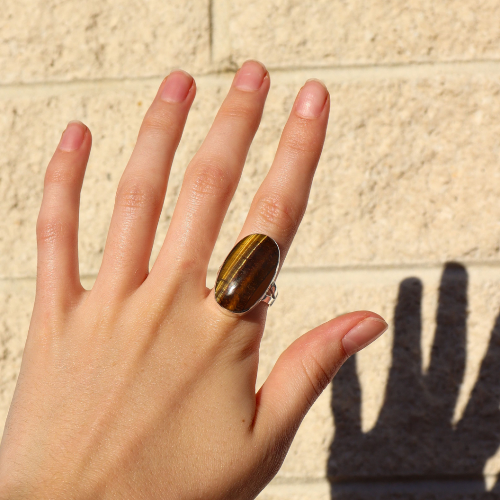 La stele stg tigers eye oval ring
