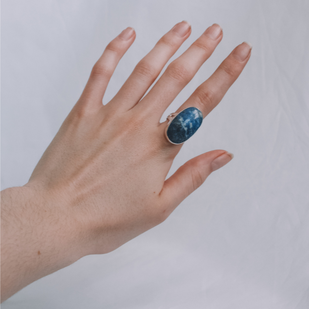 La stele stg lapis lazuli oval ring