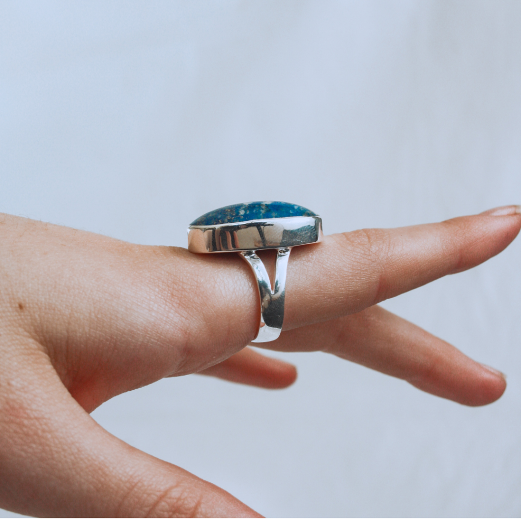 La Stele Stg Lapis Lazuli Oval Ring