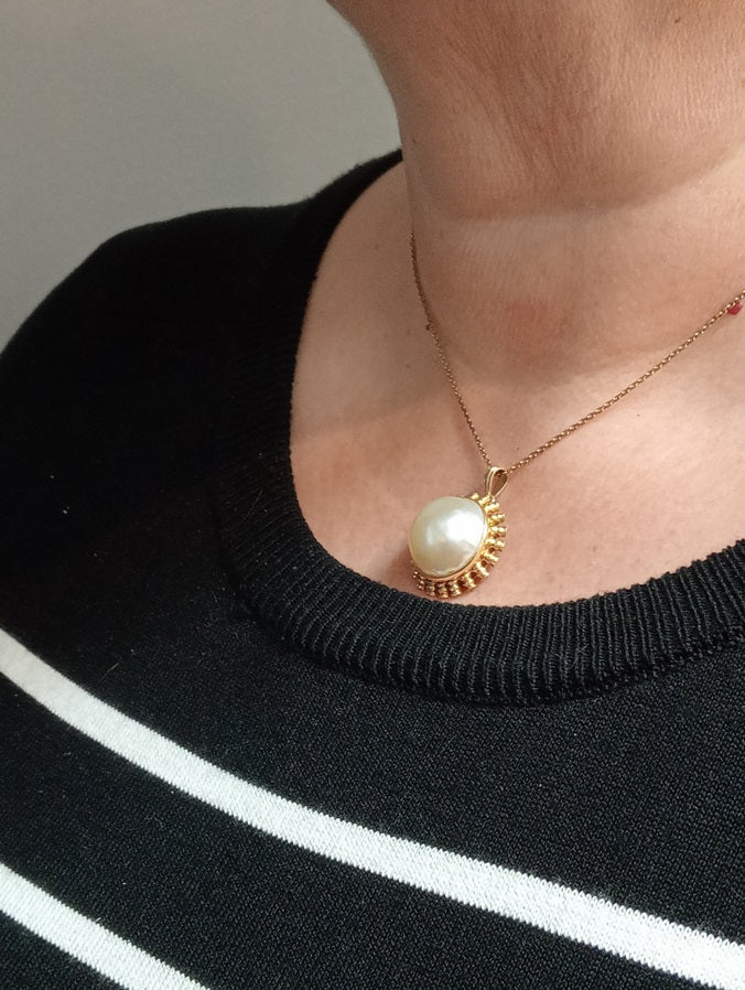 14ct Mabe Pearl Pendant with 14ct 40cm Chain