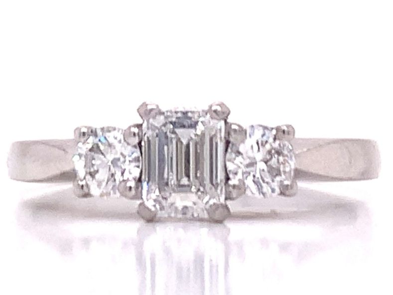 X1515a 18ct white gold emerald cut diamond two diamond ring tdw1