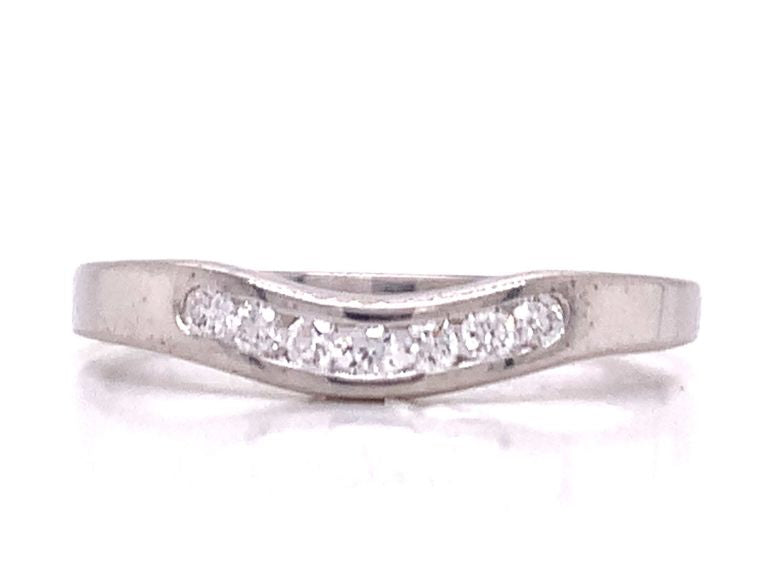 X1515b 18ct white gold seven diamond curved ring