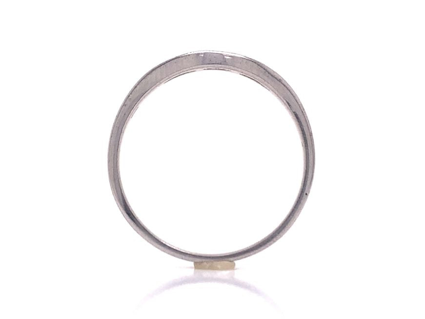 18ct Seven Diamond Curved Ring